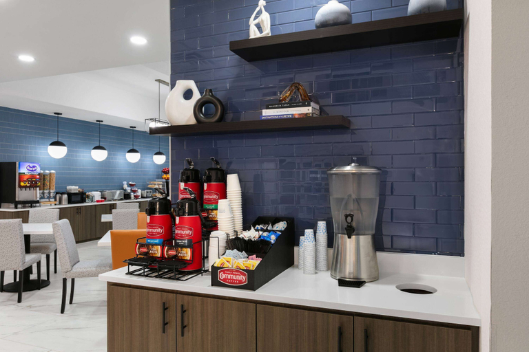 Food & Drinks 5, La Quinta Inn & Suites by Wyndham Ft. Worth - Burleson, Tarrant