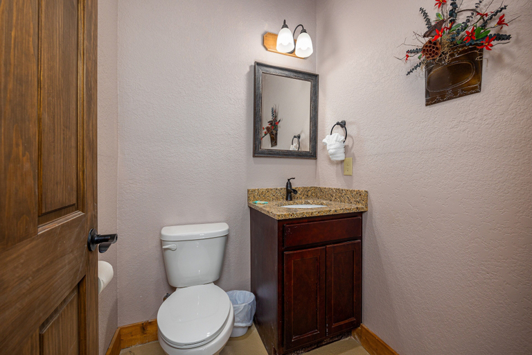 Bathroom 4, Poolside Paradise, Sevier