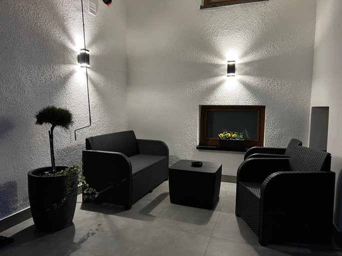 Others 5, Villa Slavia, Kartuzy