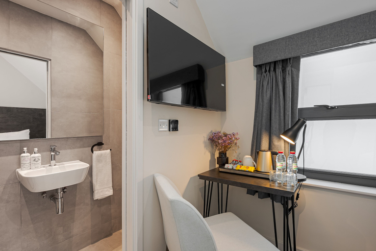 Bathroom 3, King's Cross Express Inn, London