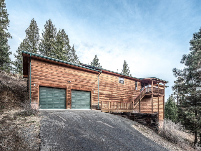 Exterior & Views 2, Garey's Deer Haven, Lincoln