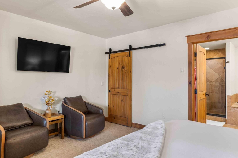 Room 4, Mount Victoria Lodge #d 3 Bedroom Condo by RedAwning, Summit