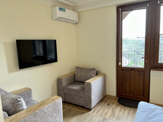 Others 5, The Hill Guest House, Yerevan