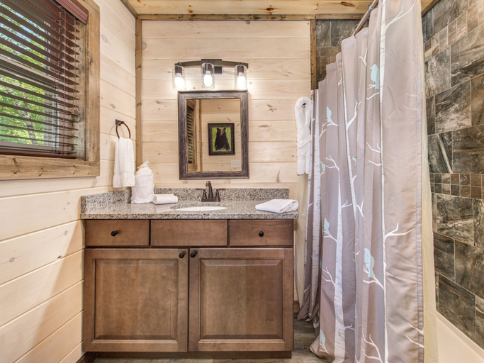 Bathroom 4, Matterhorn, Sevier