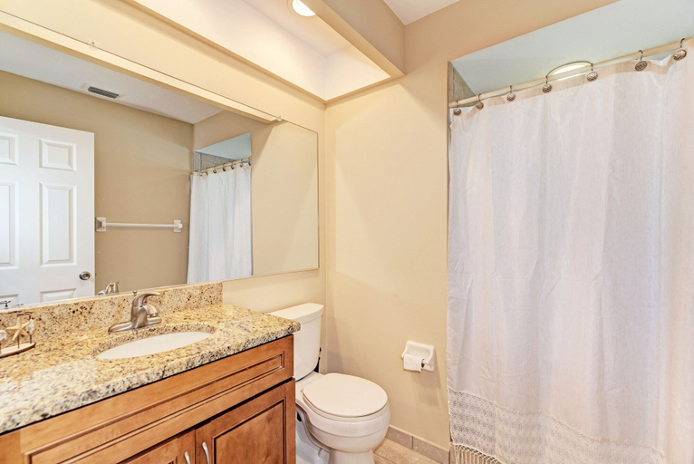 Bathroom 4, Village des Pins 3645, Sarasota