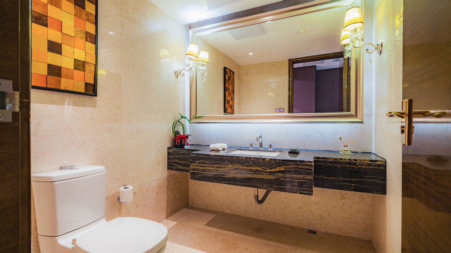Bathroom 25