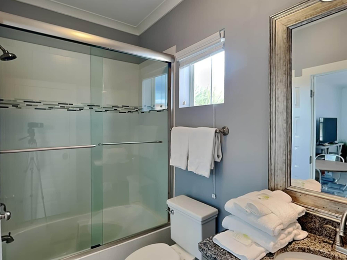 Bathroom 4, Runnin Down A Dream by Southern Vacation Rentals, Walton