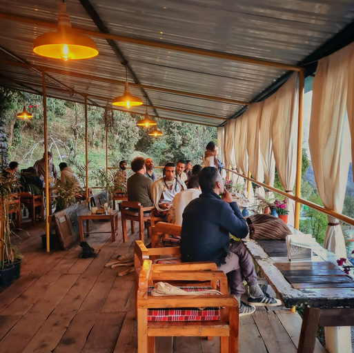 Food & Drinks, EDM Hostel, Kangra