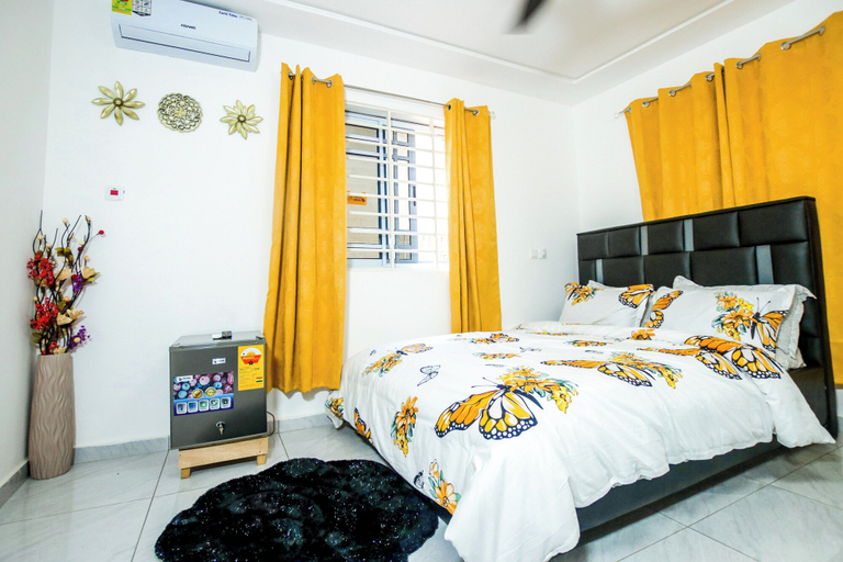 Bedroom 2, De Ace Court, Ga West