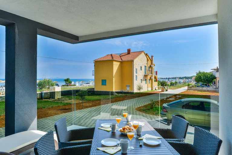 Others 5, Resort Mirakul, Vir