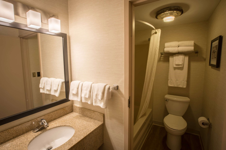Bathroom 4, Super 8 by Wyndham State College, Centre