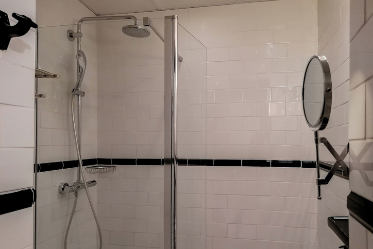Bathroom 4, Hôtel de France, un hôtel AMMI, Alpes-Maritimes