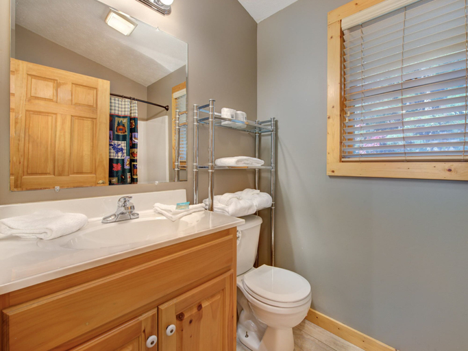Bathroom 3, Bear's Corner, Sevier