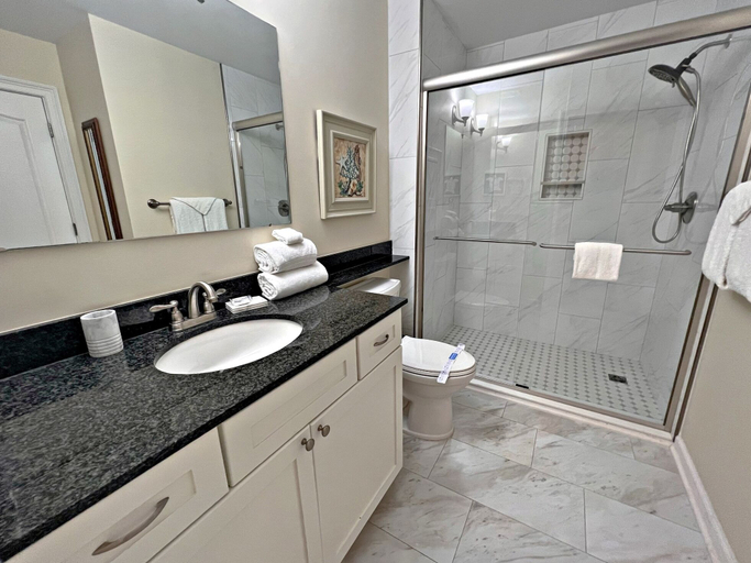 Bathroom 3, The Indies, Baldwin