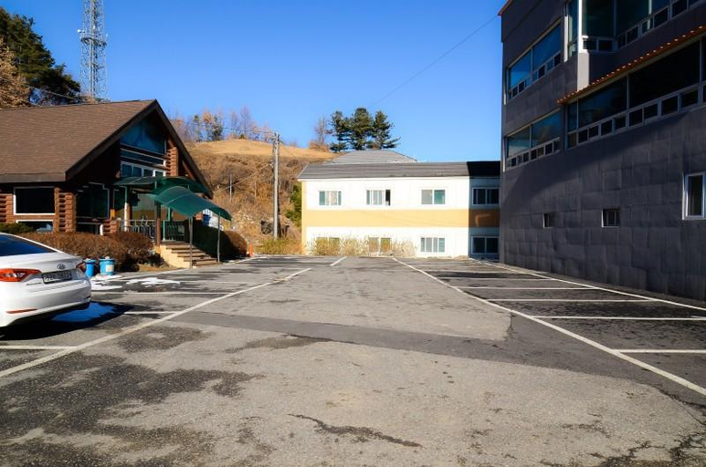 2, Muju Ski Square Pension, Muju