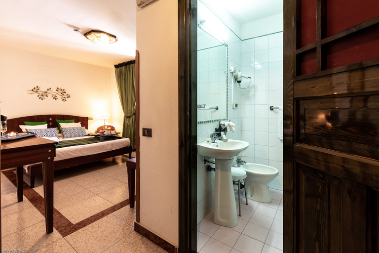 Bathroom 4, Hotel Villa D'Amato, Palermo