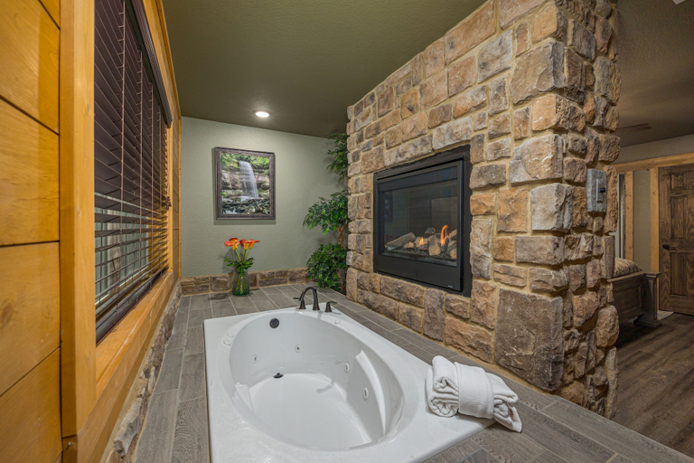 Bathroom 3, A Majestic Hilltop, Sevier