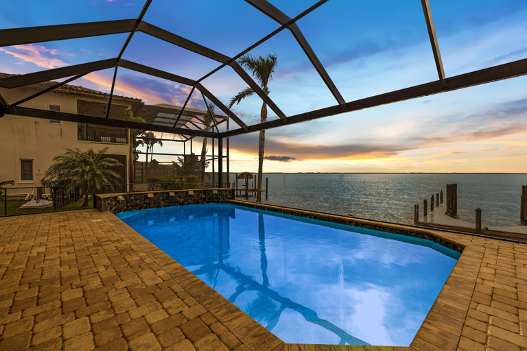 Sport & Beauty 4, Sunrise Bay, Lee