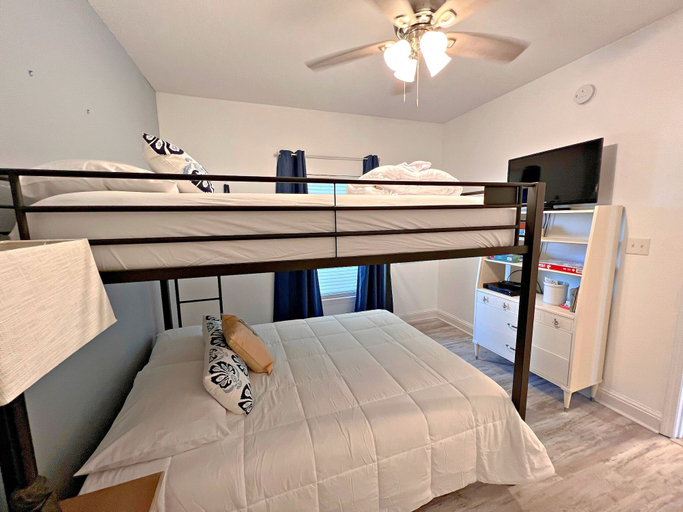 Bedroom 2, Crystal Shores, Baldwin