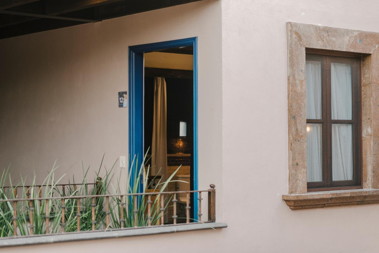 Exterior & Views