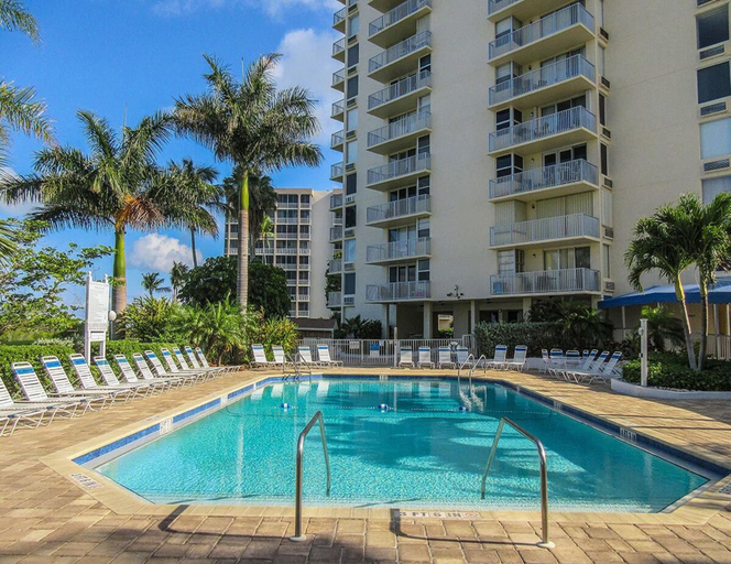 Sport & Beauty, Estero Beach and Tennis 701b, Lee