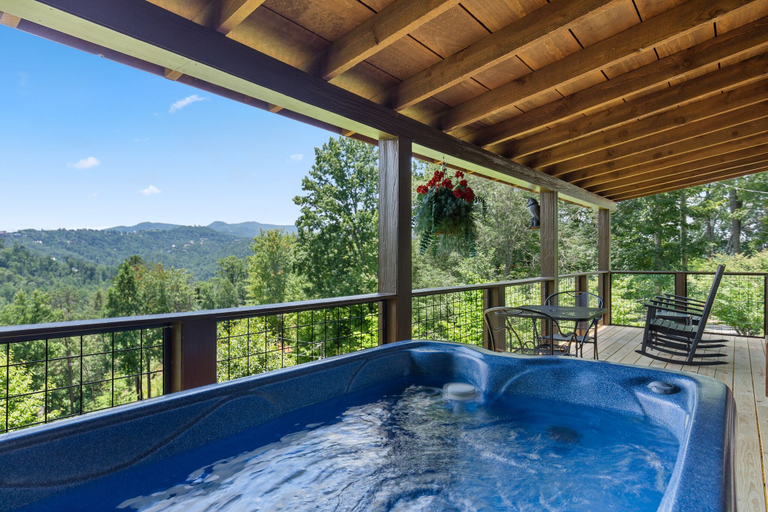 Sport & Beauty 4, Nestled Inn, Sevier