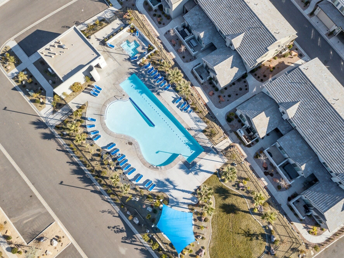 Pool 4, Good To Be Home 3 Bedroom Apts by RedAwning, Washington