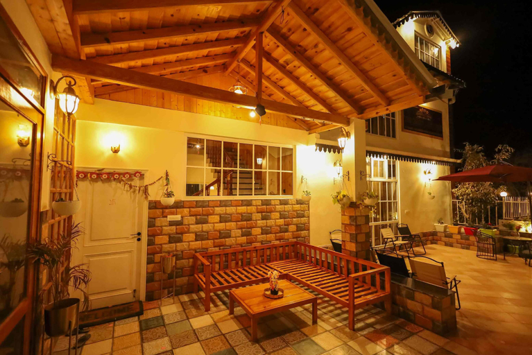 Food & Drinks 5, The Crosswoods Three, Nainital