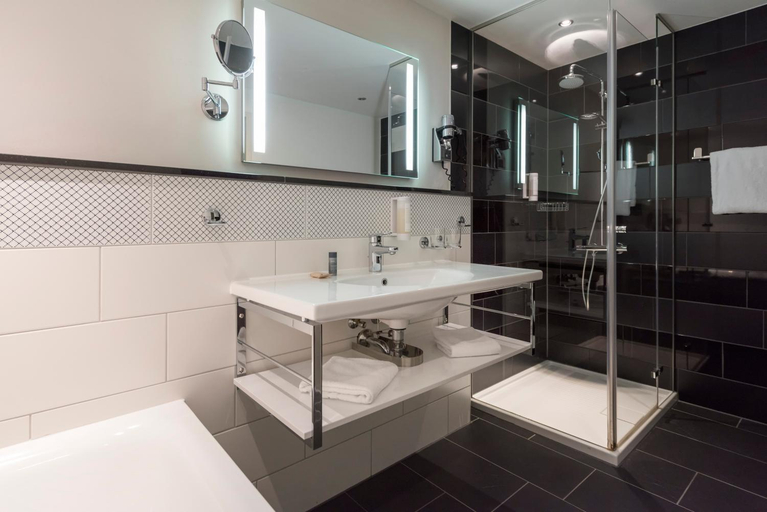 Bathroom 4, Wyndham Duisburger Hof, Duisburg