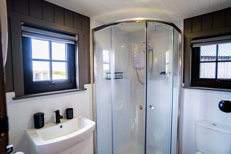 Bathroom 3, Charming Lodge in Limavady, Causeway Coast and Glens
