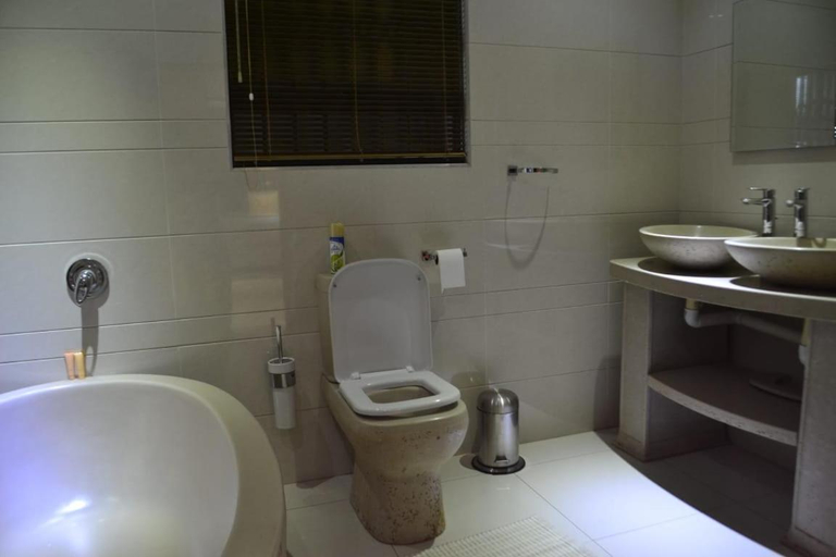 Bathroom 3, Honolulu Lifestyle Guesthouse and Spa, Sekhukhune
