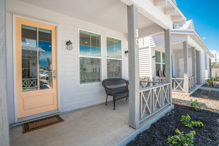 Exterior & Views 2, Sea Glass Cottage, Nueces
