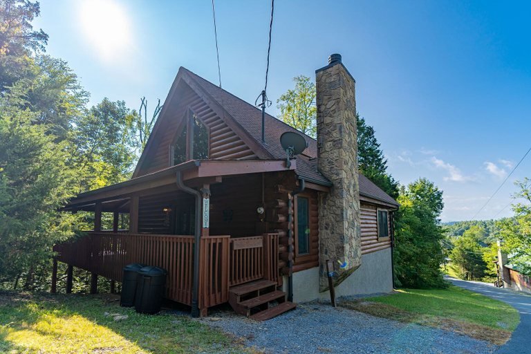 Exterior & Views 2, Bear Necessities, Jefferson