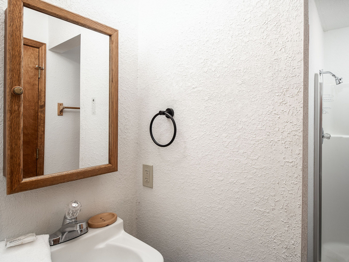 Bathroom 4, Enchanted Oak Cabin, Lincoln