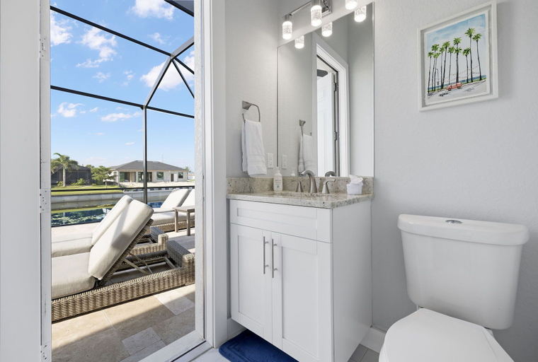 Bathroom 4, Villa Alaia, Lee