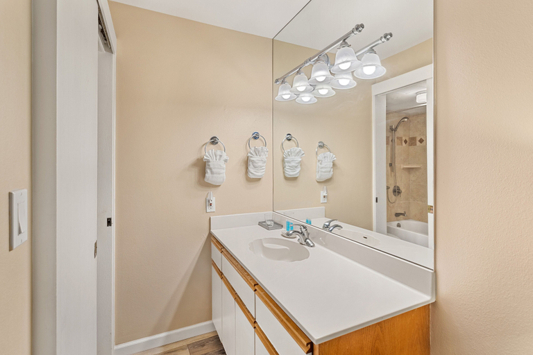 Bathroom 4, Kauhale Makai by Maui Rental Group, Maui