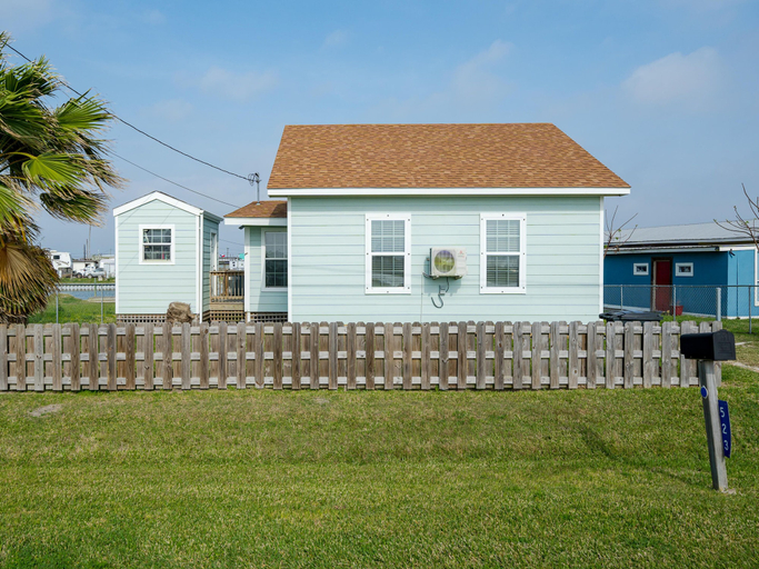 Exterior & Views 2, Canal Front Cottage, Aransas