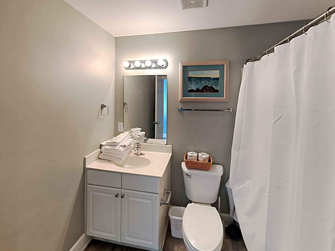 Bathroom 3, Tidewater Beach Resort, Bay
