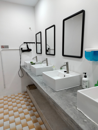 Bathroom 3, Mr Backpacker Hostel, Kuala Lumpur