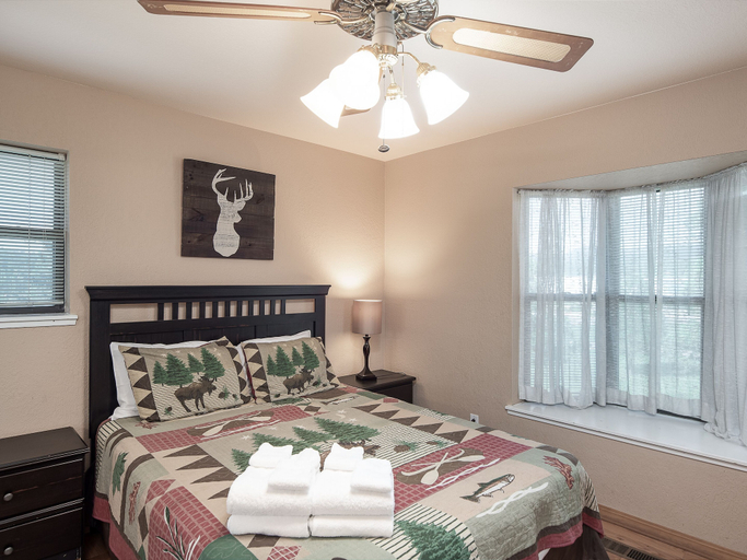 Bedroom 2, Moonlight Ridge, Lincoln
