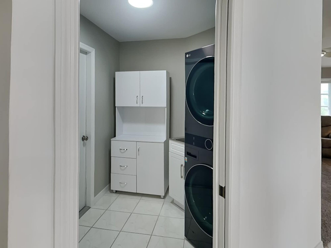 Bathroom 4, Coastal Castaway, Lee