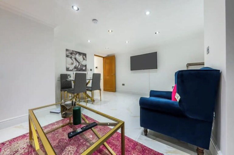 Others 3, The Paddington Residences, London
