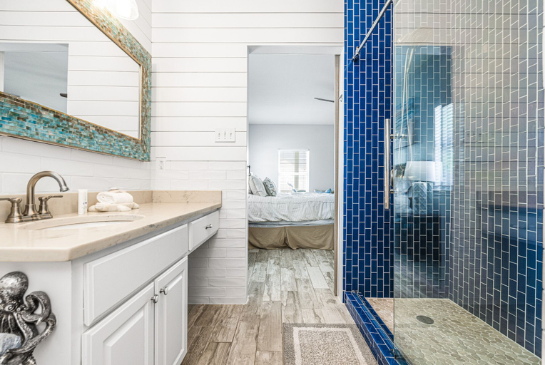Bathroom 4, Blue Fin House- Pet Friendly & Boardwalk to the Beach!, Nueces