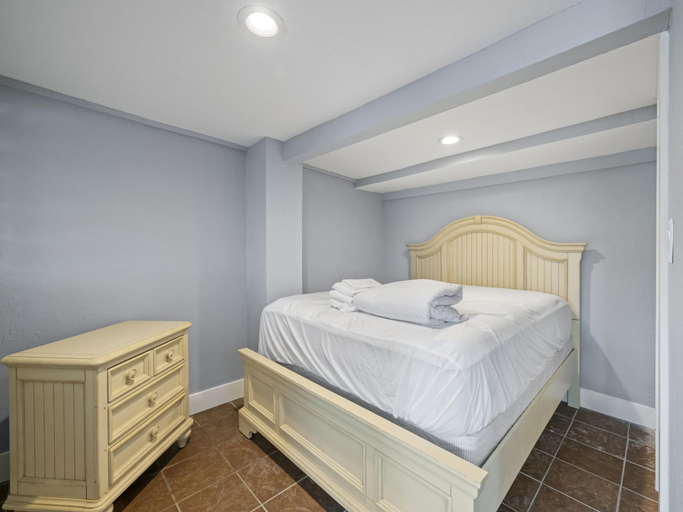 Bedroom 3, Premier Island Escape, Lee