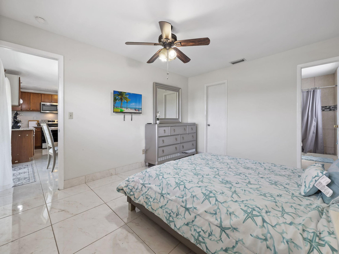 Bedroom 3, Downtown Delight, Lee