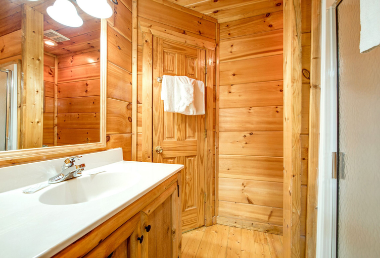 Bathroom 3, Cabin of Dreams, Sevier