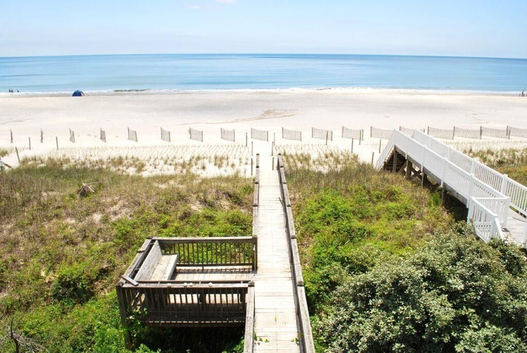 Beach 4, Our Sand Dune 5 Bedroom Home by RedAwning, Brunswick