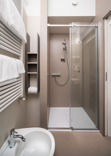 Bathroom 4, Hotel Piroscafo, Brescia