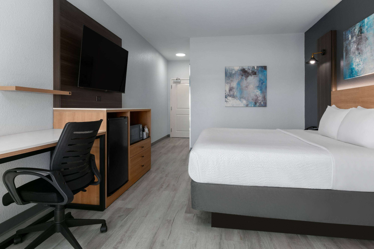 Bedroom 3, La Quinta Inn & Suites by Wyndham Ft. Worth - Burleson, Tarrant