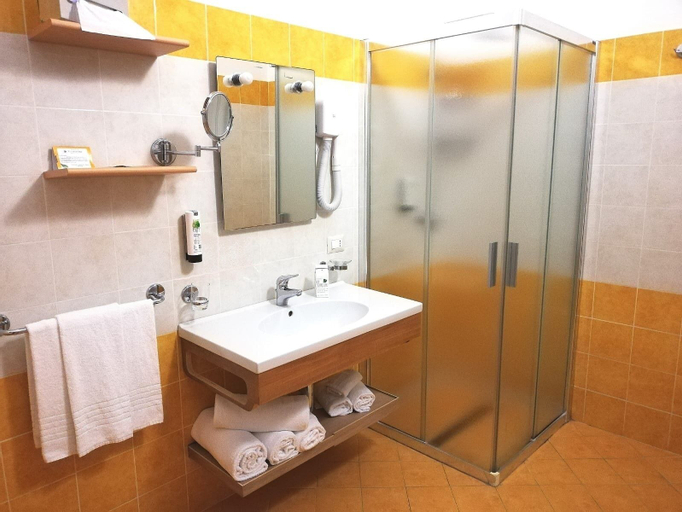 Bathroom 4, La Casarana Wellness Eco Resort, Lecce